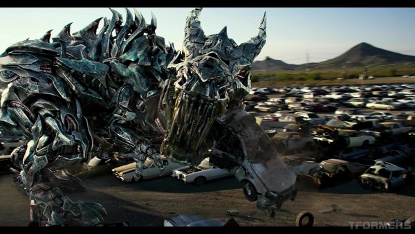 Transformers The Last Knight International Trailer 4K Screencap Gallery 016 (16 of 431)